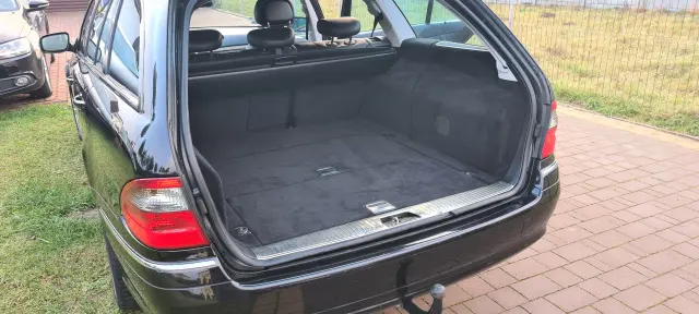 MERCEDES-BENZ E320 4matic