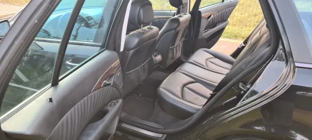 MERCEDES-BENZ E320 4matic
