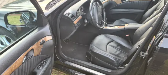 MERCEDES-BENZ E320 4matic