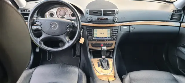 MERCEDES-BENZ E320 4matic