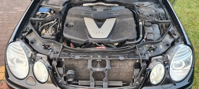 MERCEDES-BENZ E320 4matic