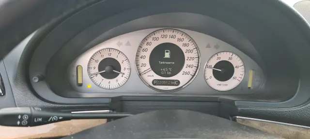 MERCEDES-BENZ E320 4matic