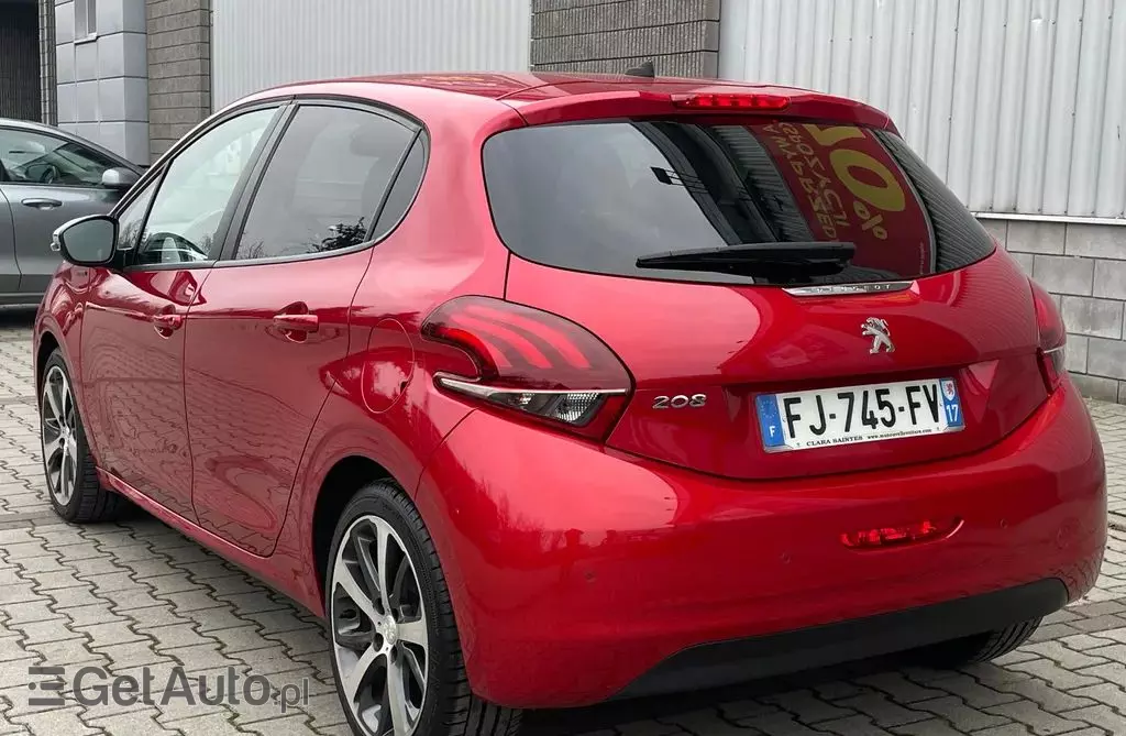 PEUGEOT 208 