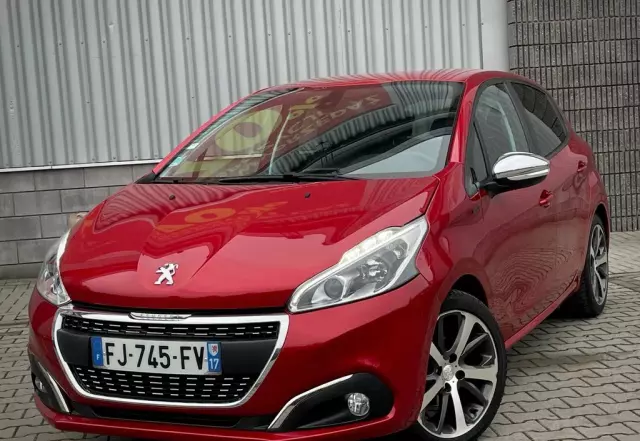 PEUGEOT 208 