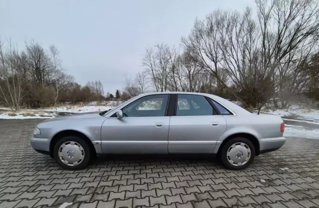 AUDI A8 