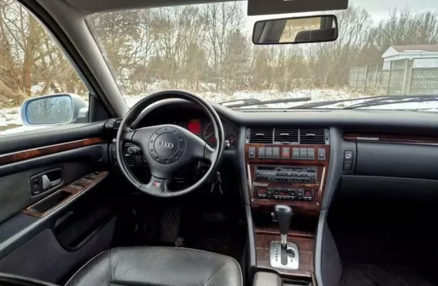 AUDI A8 