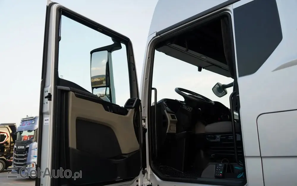 MAN TGX 18.510 / GX / MEGA  / LOW DECK / NAVI RIO 