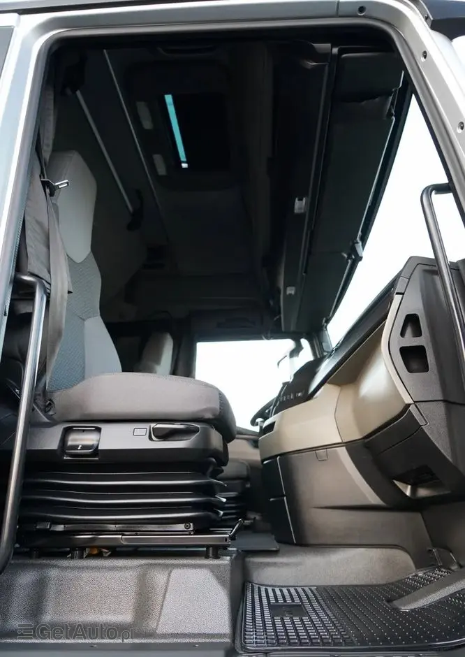 MAN TGX 18.510 / GX / MEGA  / LOW DECK / NAVI RIO 