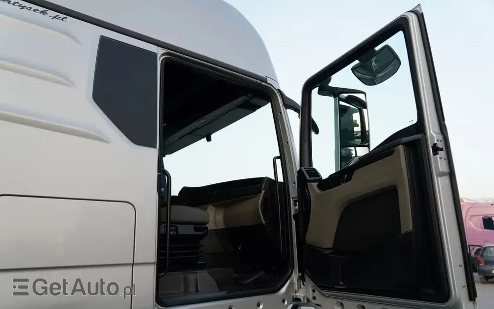 MAN TGX 18.510 / GX / MEGA  / LOW DECK / NAVI RIO 