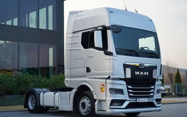 MAN TGX 18.510 / GX / MEGA  / LOW DECK / NAVI RIO 