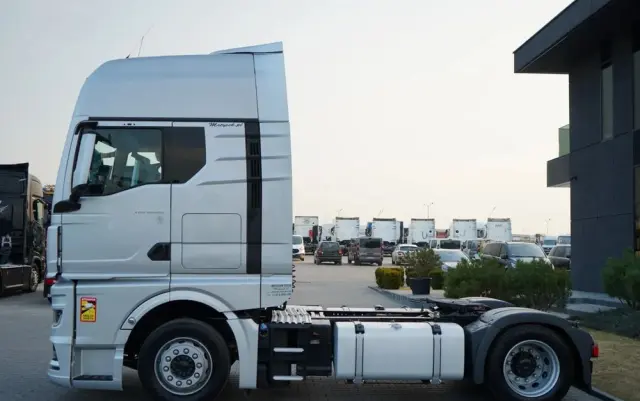 MAN TGX 18.510 / GX / MEGA  / LOW DECK / NAVI RIO 