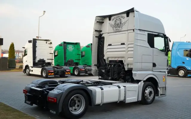MAN TGX 18.510 / GX / MEGA  / LOW DECK / NAVI RIO 