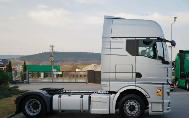 MAN TGX 18.510 / GX / MEGA  / LOW DECK / NAVI RIO 