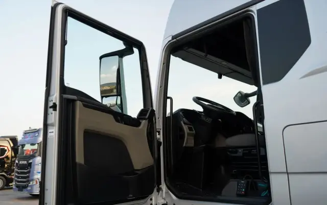 MAN TGX 18.510 / GX / MEGA  / LOW DECK / NAVI RIO 