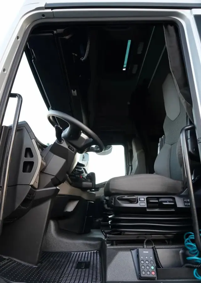 MAN TGX 18.510 / GX / MEGA  / LOW DECK / NAVI RIO 