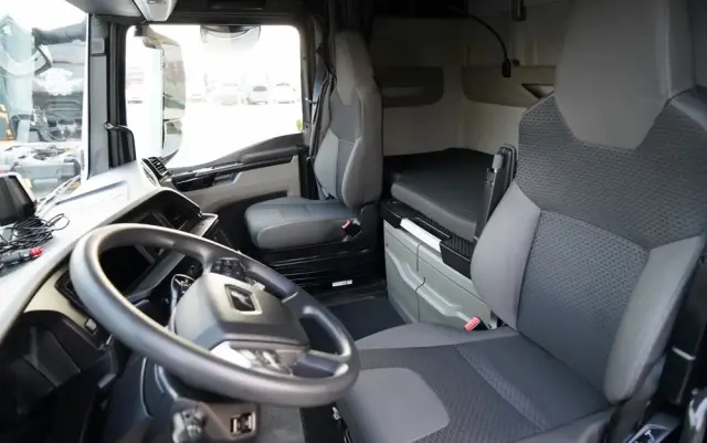 MAN TGX 18.510 / GX / MEGA  / LOW DECK / NAVI RIO 