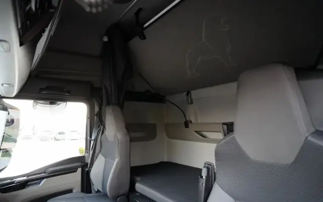 MAN TGX 18.510 / GX / MEGA  / LOW DECK / NAVI RIO 