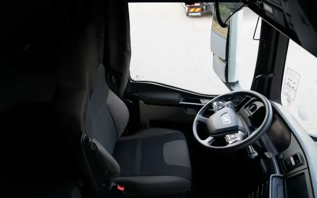 MAN TGX 18.510 / GX / MEGA  / LOW DECK / NAVI RIO 