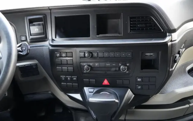 MAN TGX 18.510 / GX / MEGA  / LOW DECK / NAVI RIO 