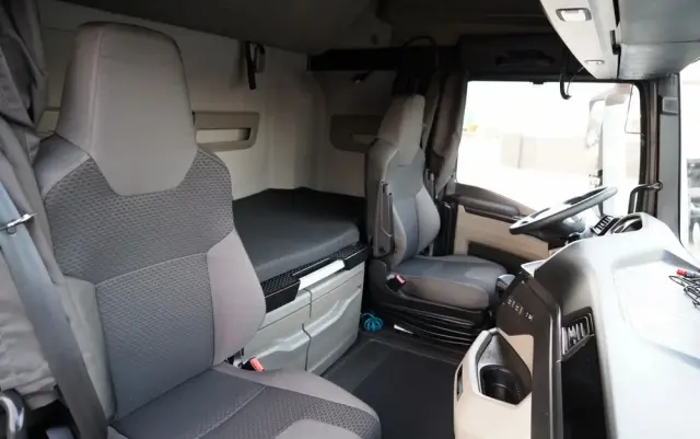 MAN TGX 18.510 / GX / MEGA  / LOW DECK / NAVI RIO 