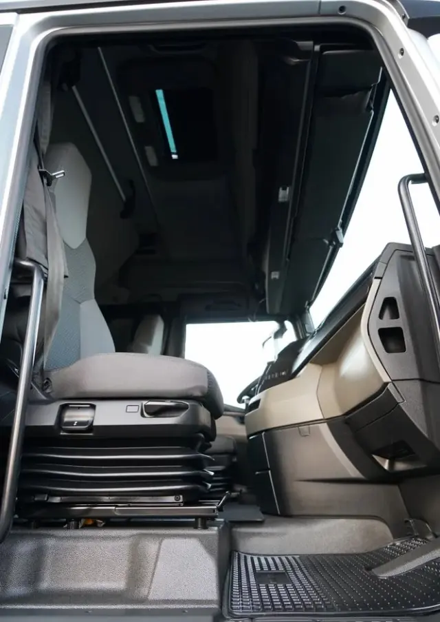 MAN TGX 18.510 / GX / MEGA  / LOW DECK / NAVI RIO 