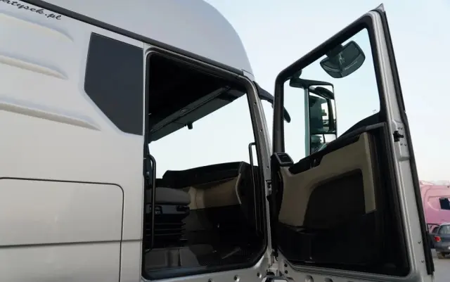 MAN TGX 18.510 / GX / MEGA  / LOW DECK / NAVI RIO 