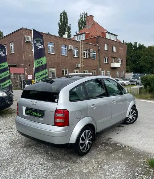 AUDI A2 