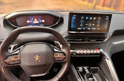 PEUGEOT 5008 