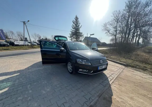 VOLKSWAGEN Passat 