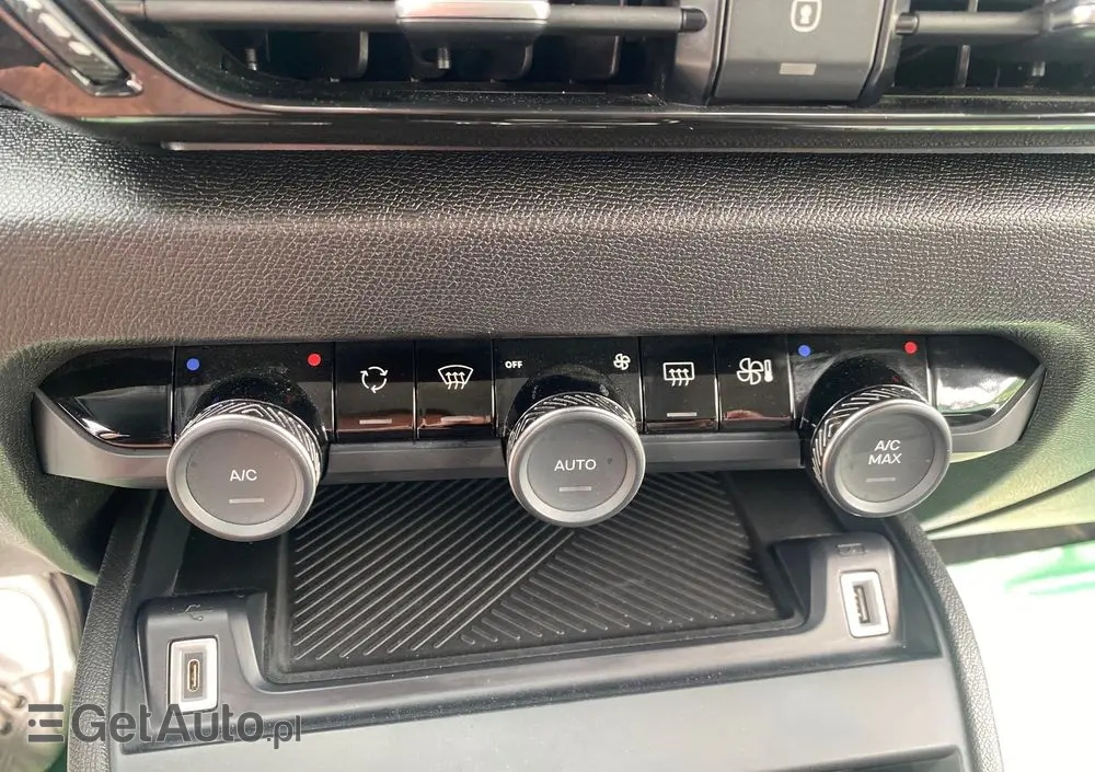 CITROËN C4 1.2 PureTech C-Series S&S EAT8