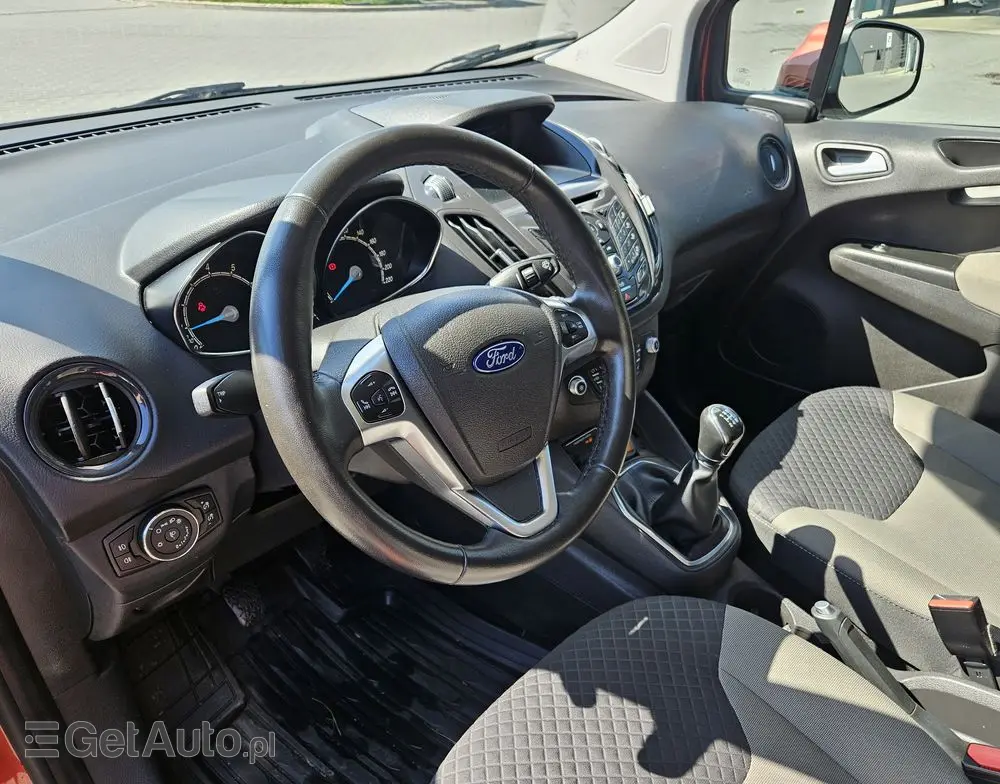 FORD Tourneo Courier 1.0 EcoBoost S&S Titanium