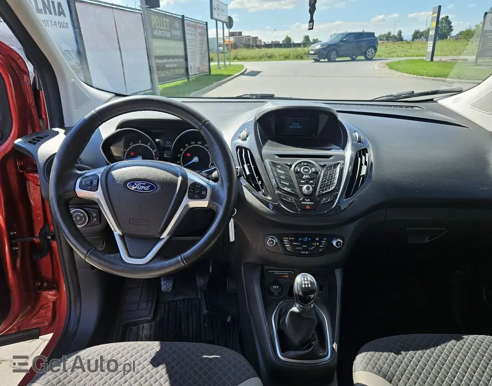 FORD Tourneo Courier 1.0 EcoBoost S&S Titanium