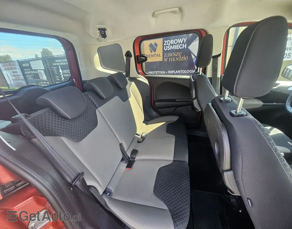 FORD Tourneo Courier 1.0 EcoBoost S&S Titanium