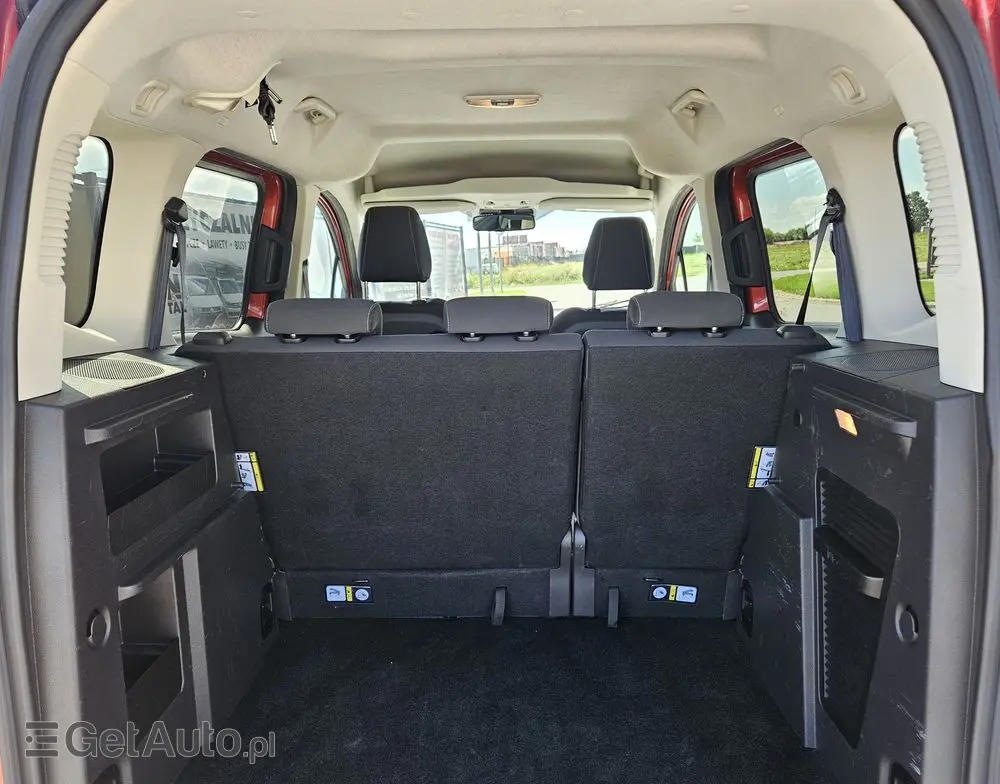 FORD Tourneo Courier 1.0 EcoBoost S&S Titanium