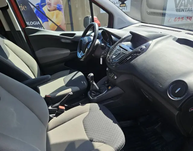 FORD Tourneo Courier 1.0 EcoBoost S&S Titanium