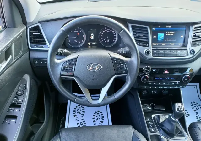 HYUNDAI Tucson 