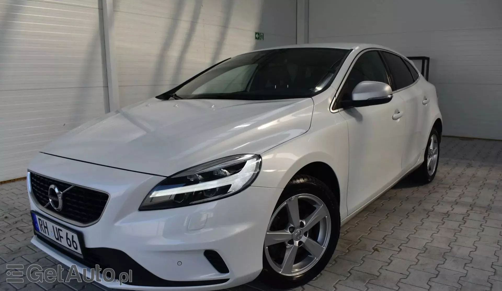 VOLVO V40 