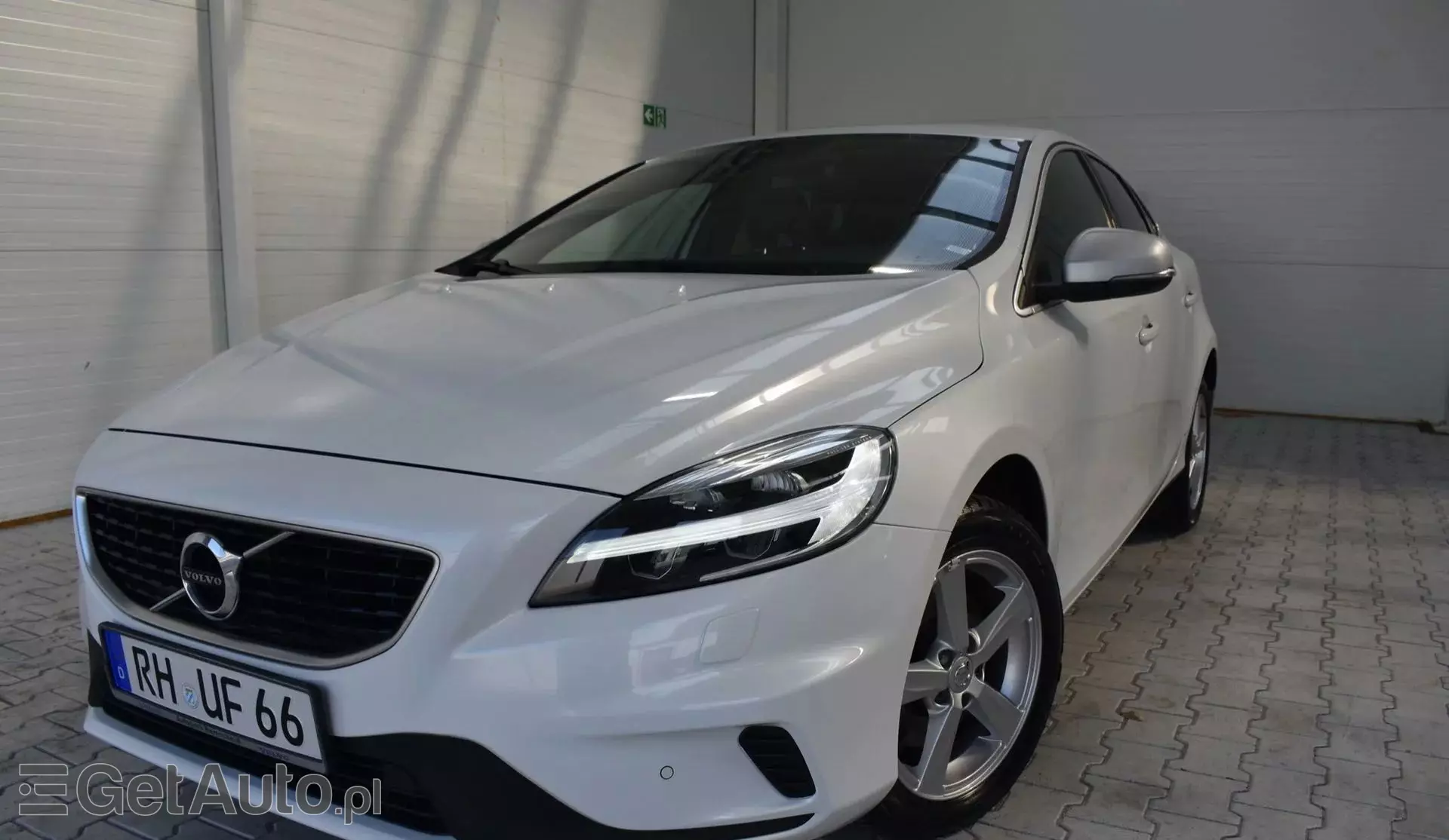 VOLVO V40 