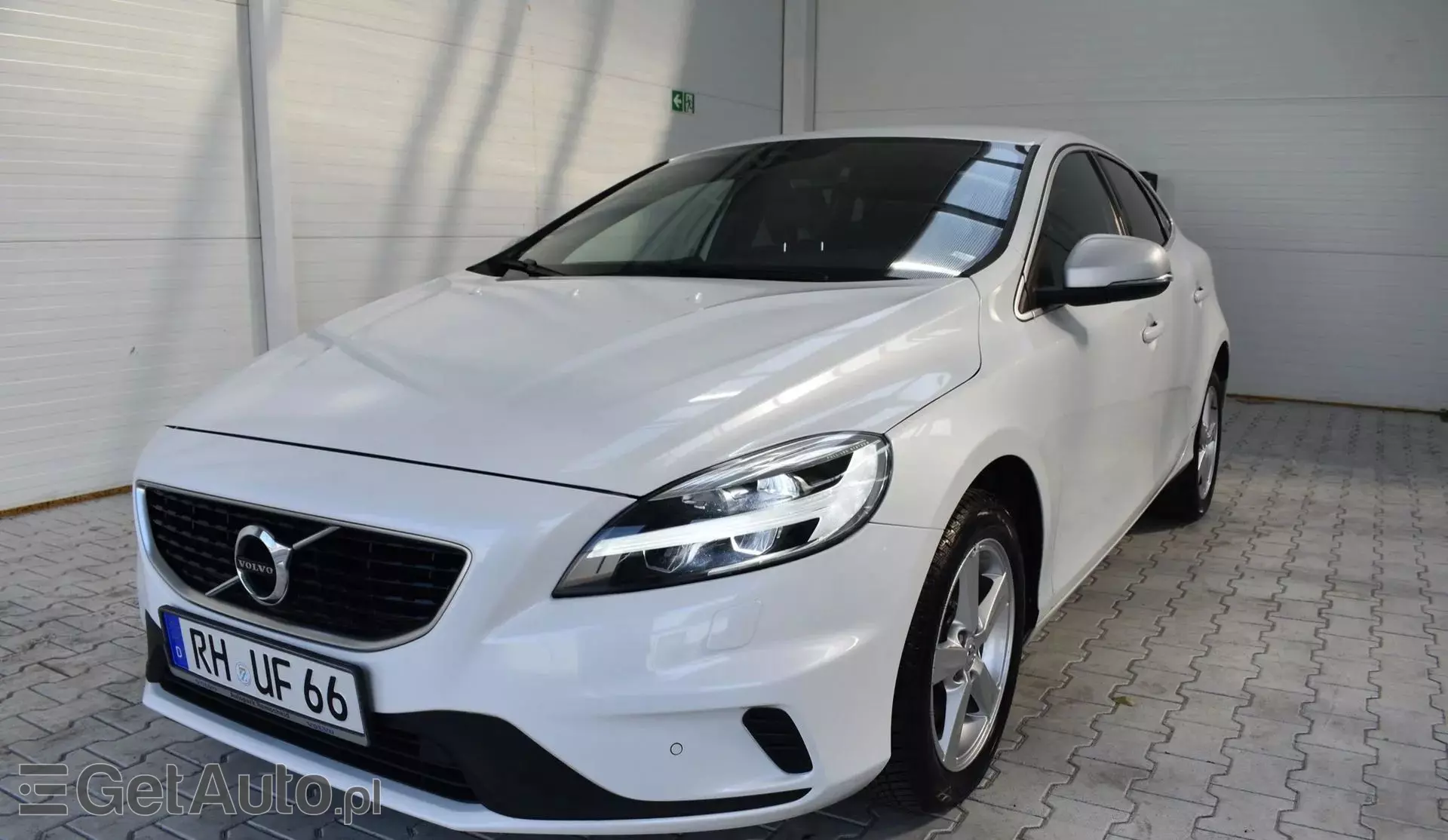 VOLVO V40 