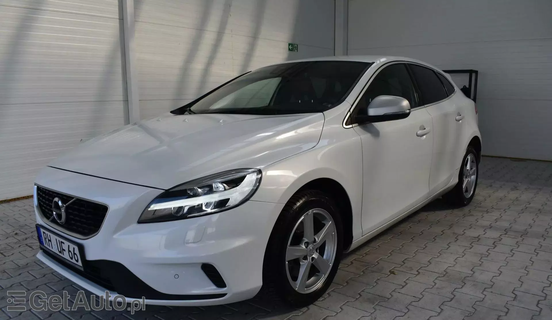 VOLVO V40 