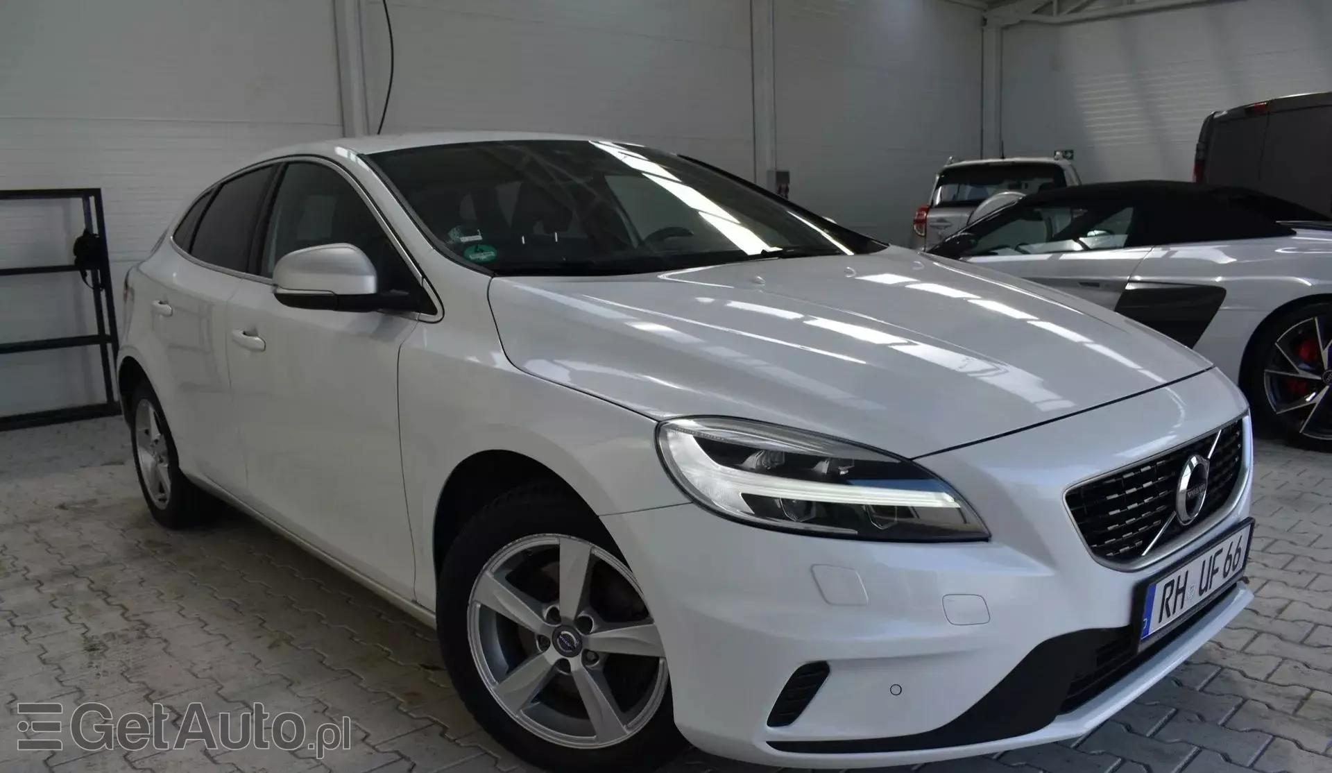 VOLVO V40 