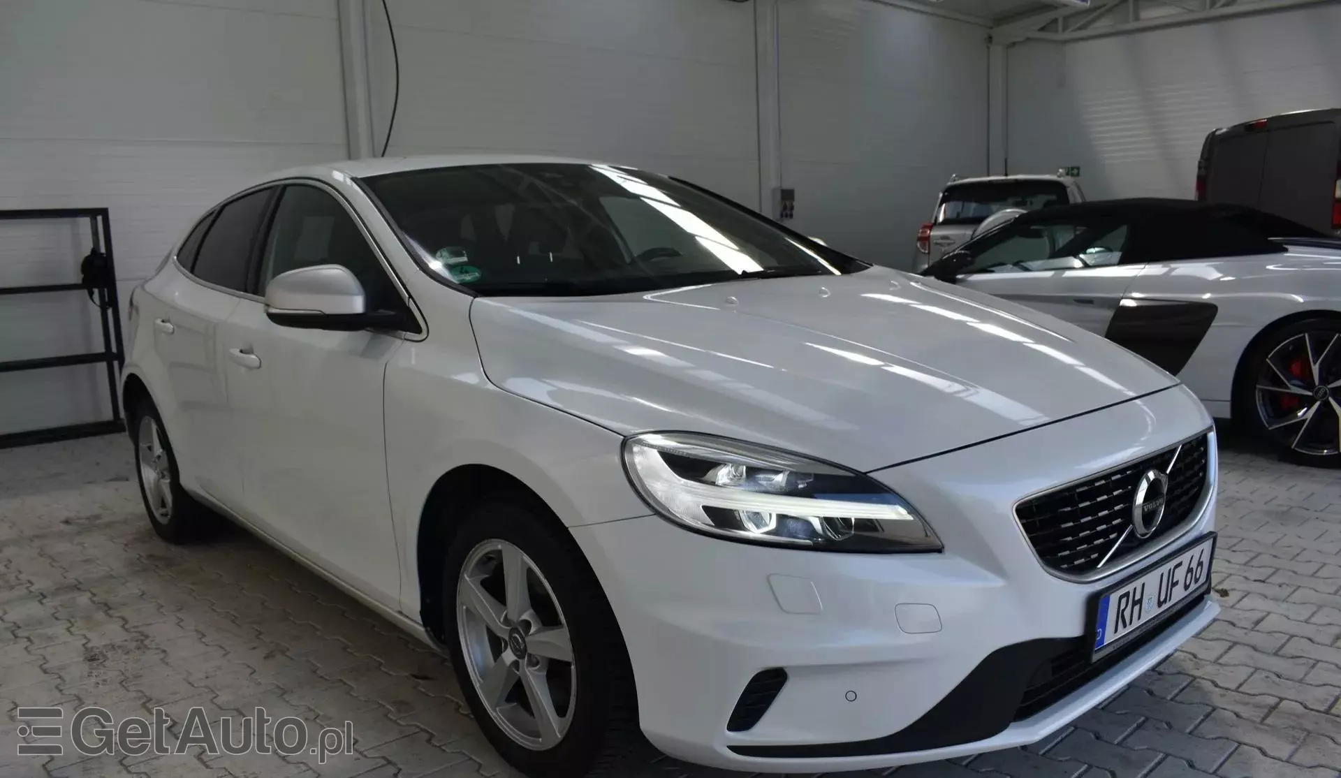 VOLVO V40 