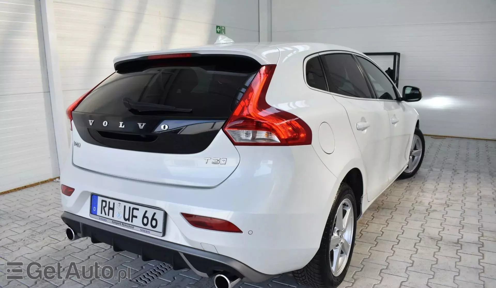VOLVO V40 