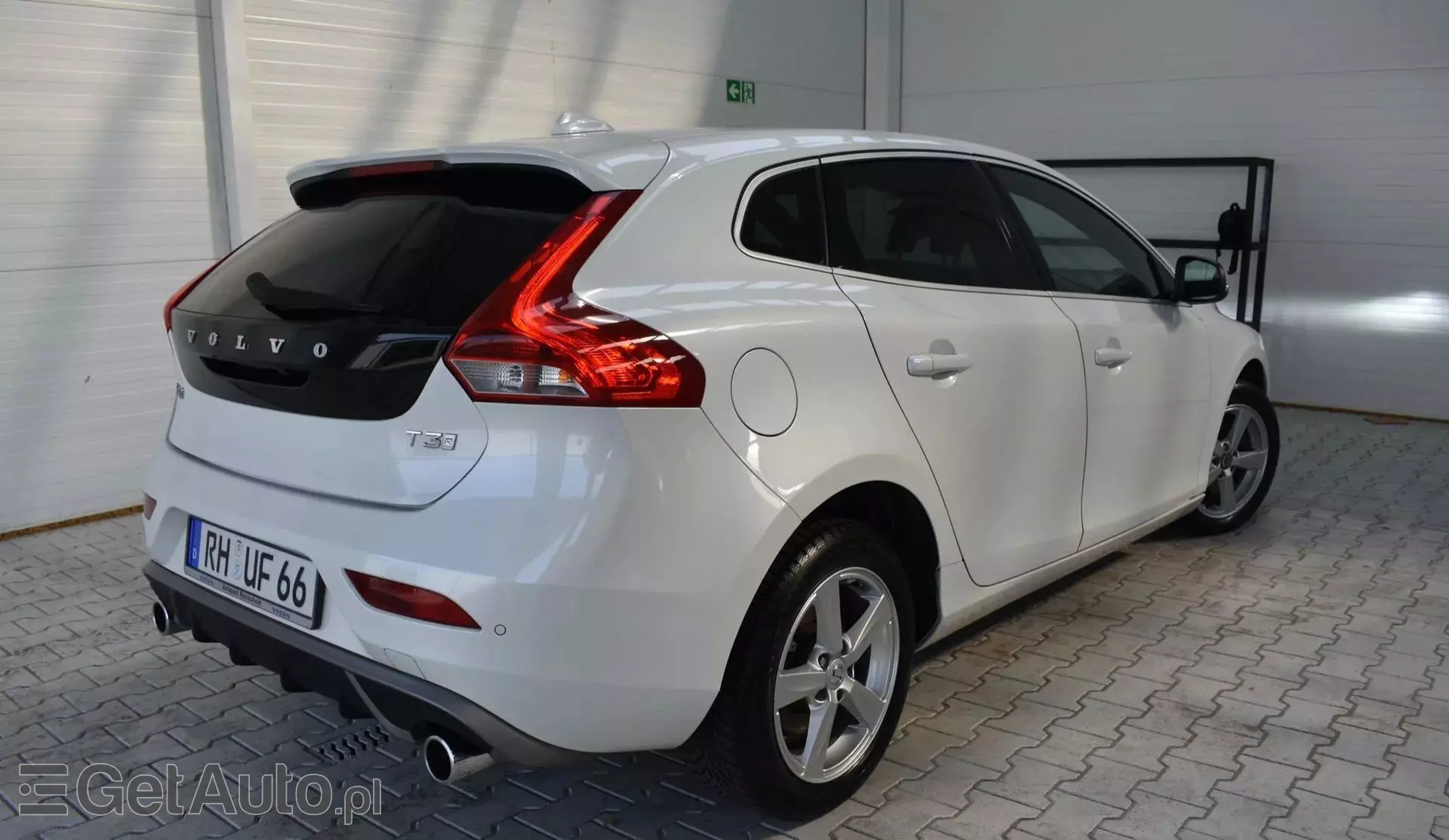 VOLVO V40 