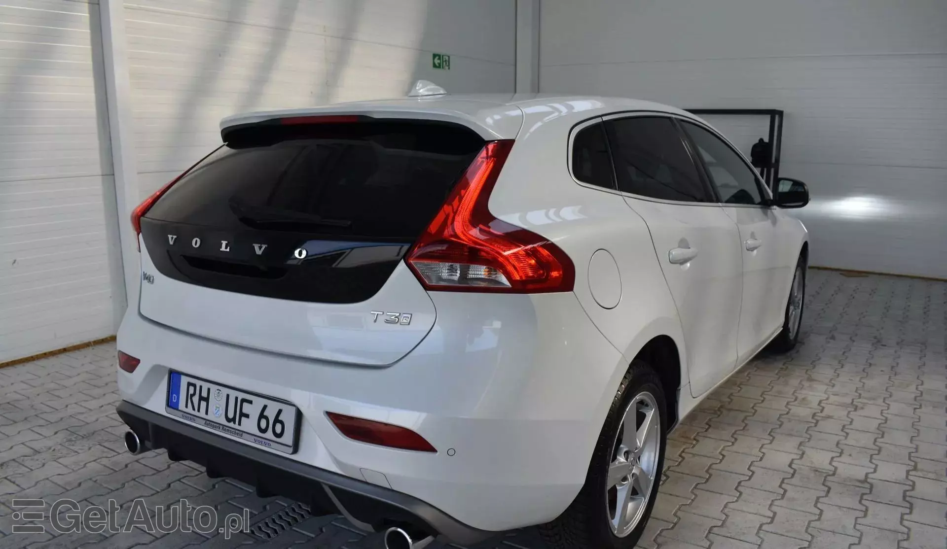 VOLVO V40 
