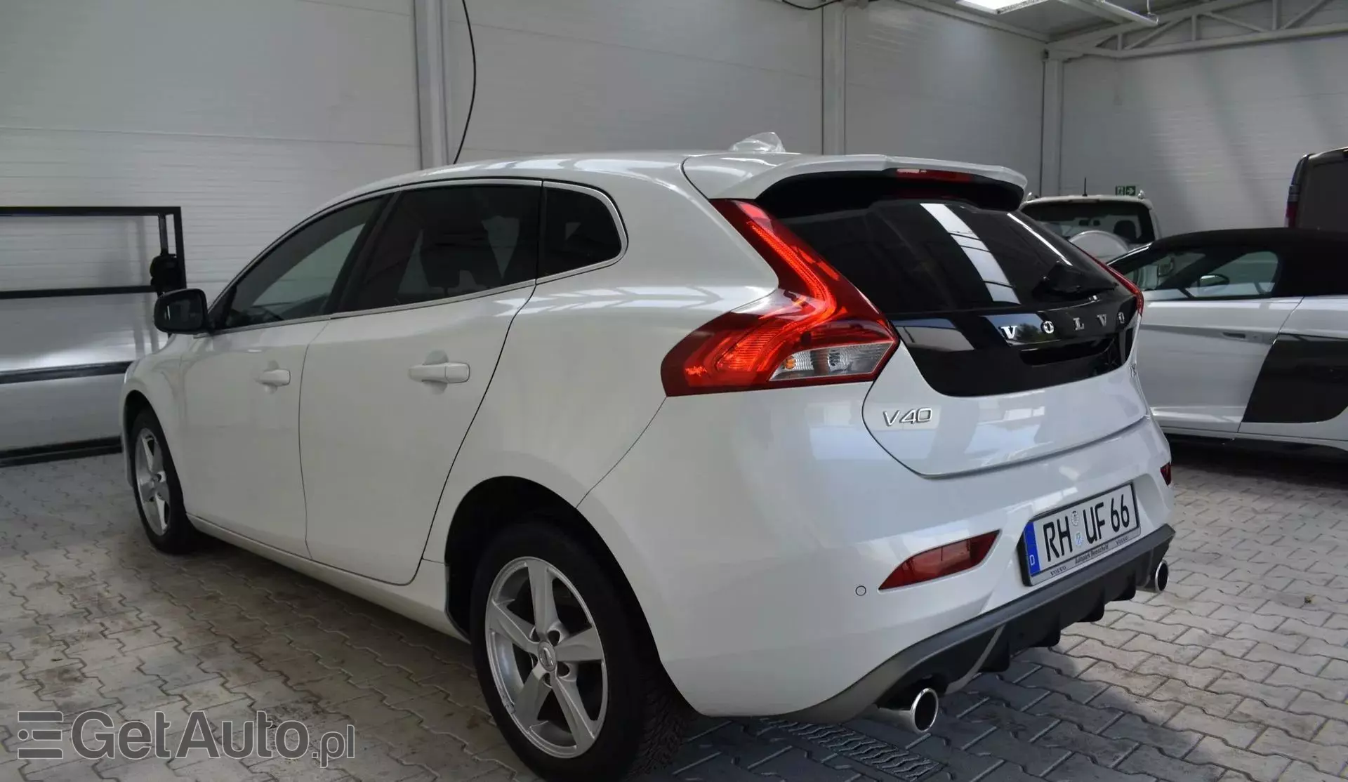 VOLVO V40 