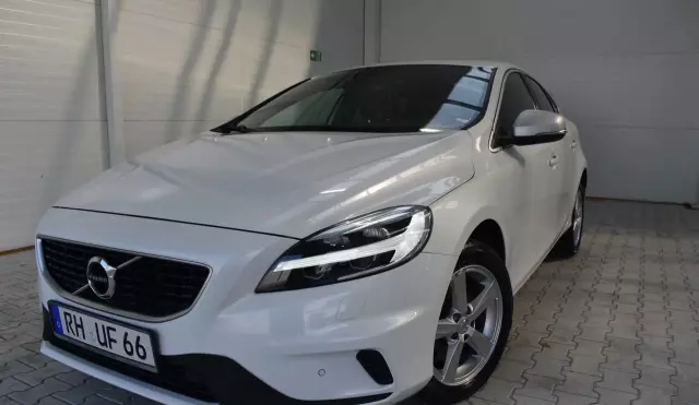 VOLVO V40 