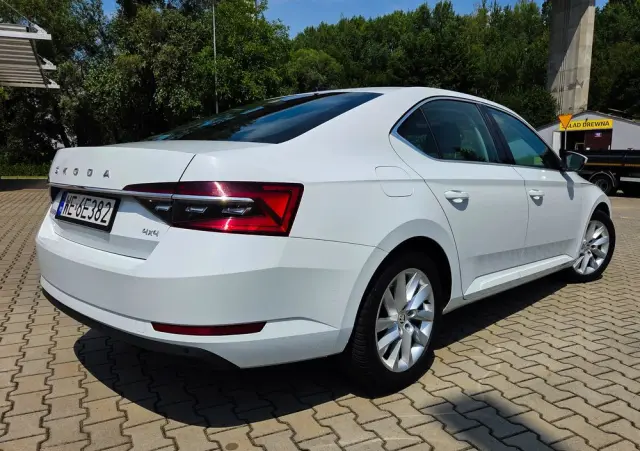 SKODA Superb 2.0 TDI SCR 4x4 Style DSG