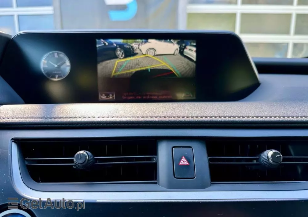 LEXUS UX 250h Business Edition