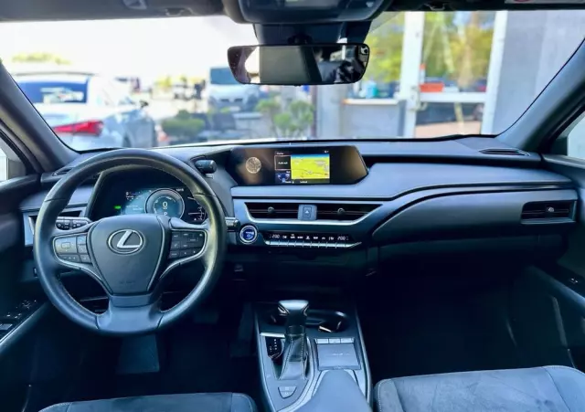 LEXUS UX 250h Business Edition